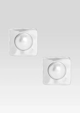 Nikki Pearl Earrings