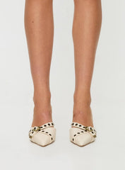 Compelling Pointed Toe Heels Beige