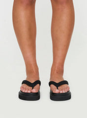 Therapy Vaycay Flats Black